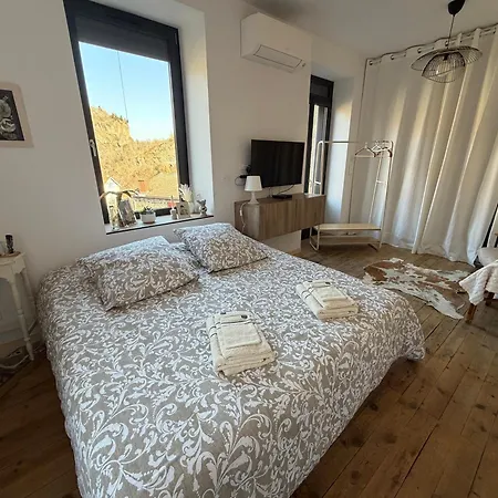 L'etape Des Jacquets - D'allier Couette-café